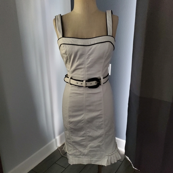 bebe Dresses & Skirts - GUC BEBE SEXY FITTED WHITE SZ 10 DRESS